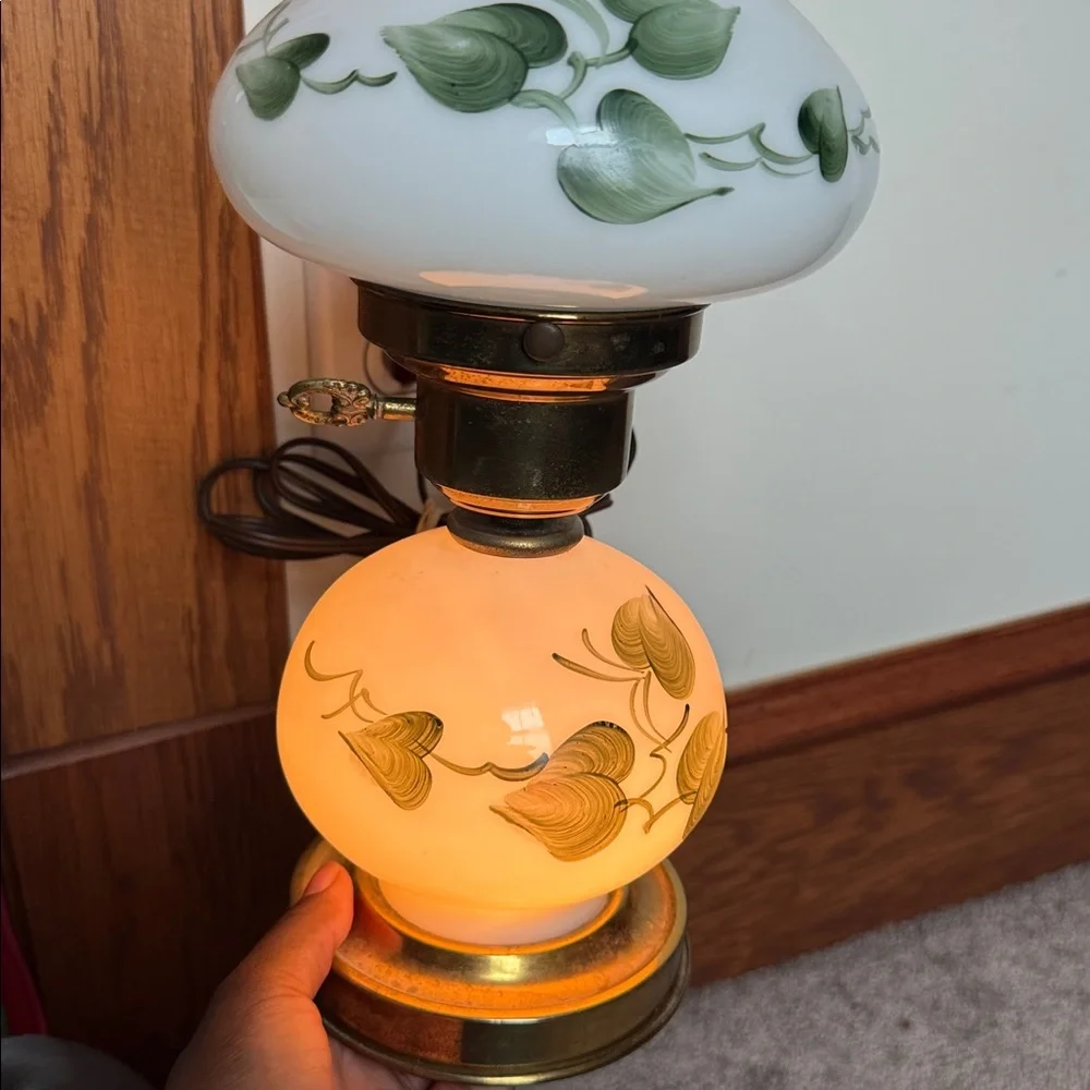 Vintage Hand Painted Leaf Milk Glass Table Two Way Lamp
